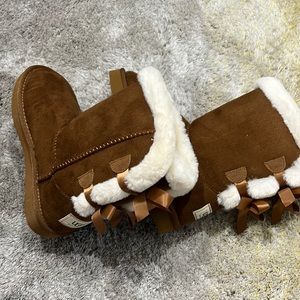Uggs  Bailey Bow II never used